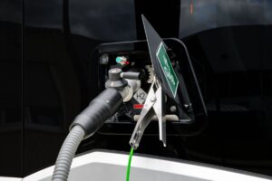 Japāņi vēlas alternatīvu elektriskajām un ūdeņraža automašīnām. Viņi ir radījuši īpašu dzinēju.