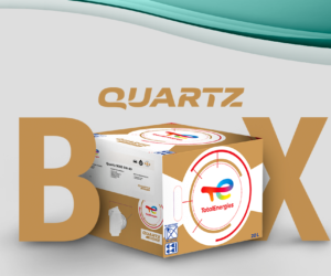 TotalEnergies prezentē savu Quartz Box risinājumu. Tie ir kartona iepakojumi ar krānu eļļai.