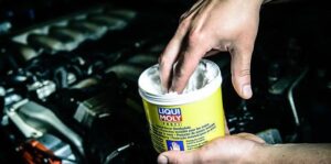 Profesionāla roku aizsardzība: Liqui Moly roku mazgāšanas pasta un neredzamais cimds