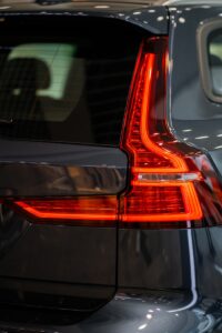 Krīze elektromobilitātes tirgū? Eiropas akumulatoru ražotāja Volvo atlaišana.