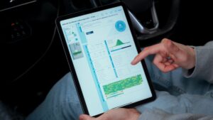 Revolūcija elektroauto akumulatoru diagnostikā. AVILOO ieviesh revolucionāru sertifikātu