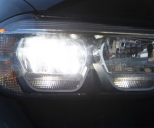 Septiņi eiro par drošību nakts braukšanā: kas nav kārtībā ar lētu LED retrofit spuldzi